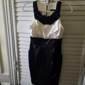 B. Darlin Black and White Sleeveless Dress (5/6)